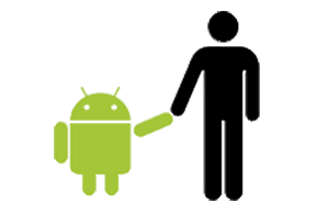 Um homem segurando a mão do mascote android